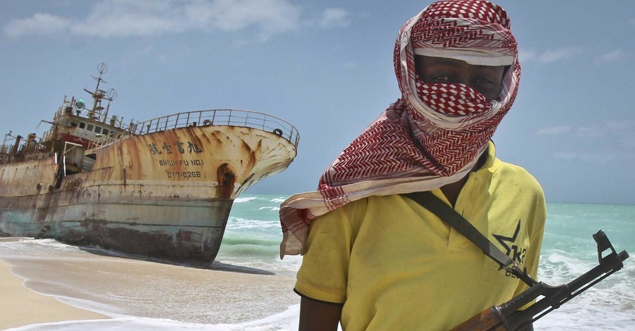 У берегов Нигерии пираты захватили в плен двух украинских моряков