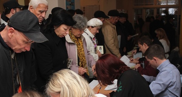 В Хмельницком первые нарушения на выборах: бабушка хотела проголосовать за внука