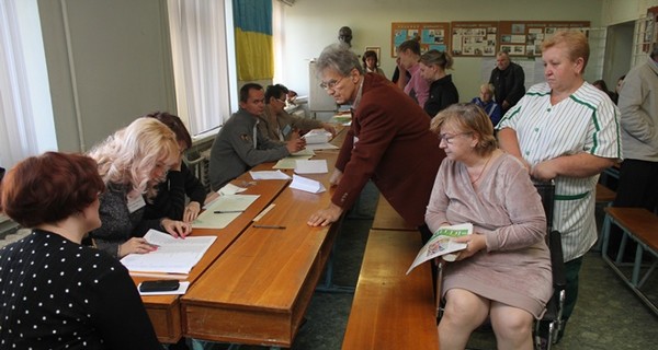 В Черновцах приостанавливают выборы на одном из участков: не хватает бюллетеней