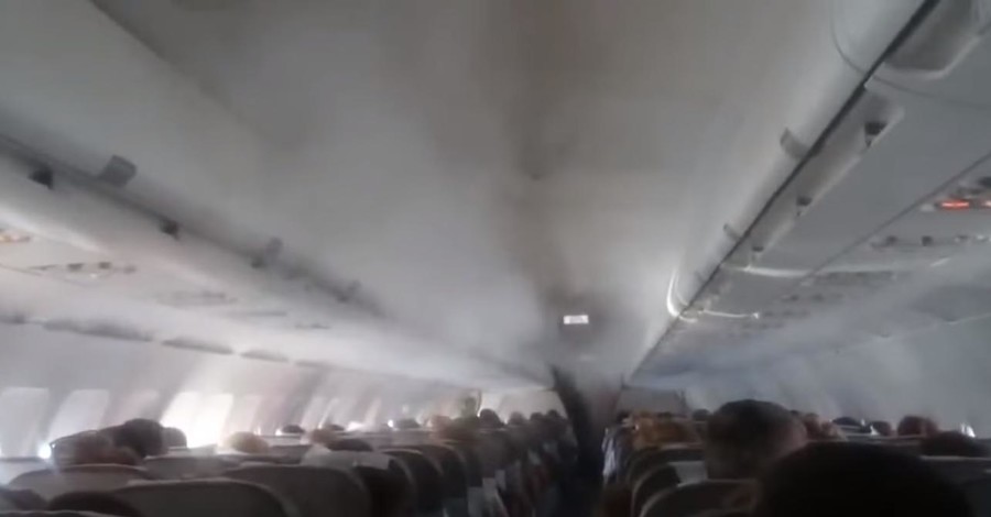 Появилось предполагаемое видео из салона Airbus A321: перед падением видели дым