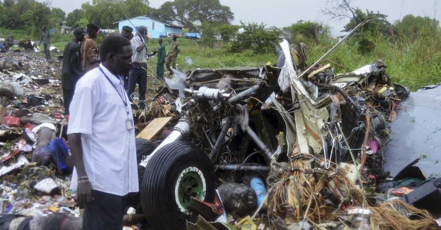 СМИ: В Южном Судане выжили три человека после катастрофы Ан-12