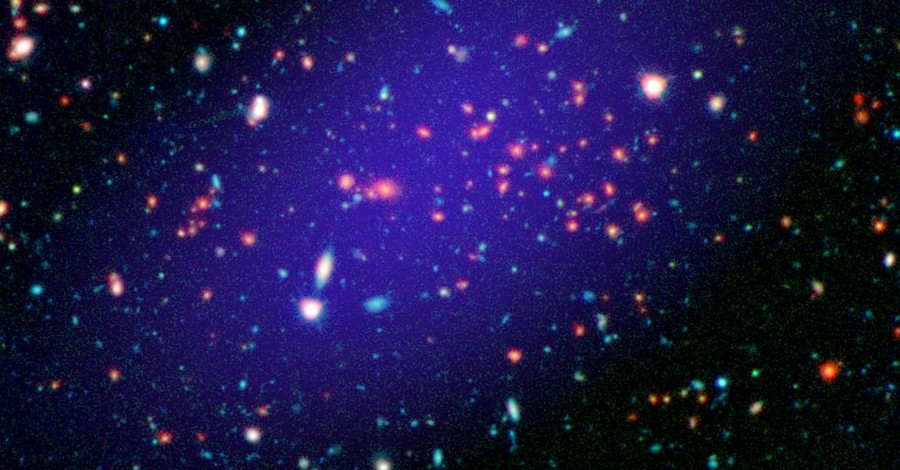 Фото дня: в дальнем уголке Вселенной засняли красочную россыпь галактик