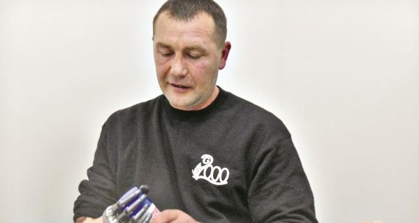 Герою АТО в Одессе установили уникальную механическую руку