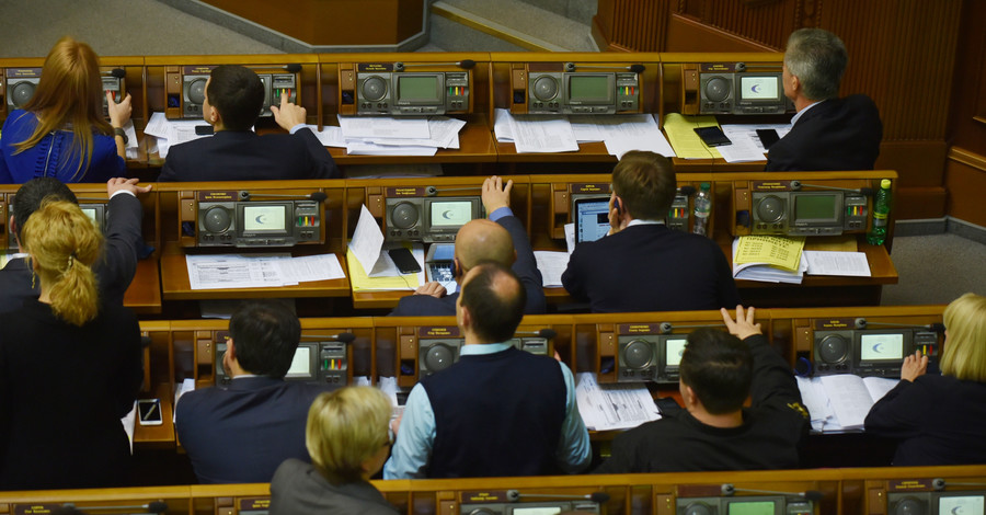 Депутаты приняли безвизовые законы 