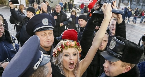 Что стоит за возвращением Femen в Украину