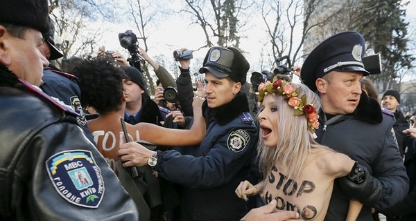 Координатор Femen в Украине вернулась в Киев со скандалом