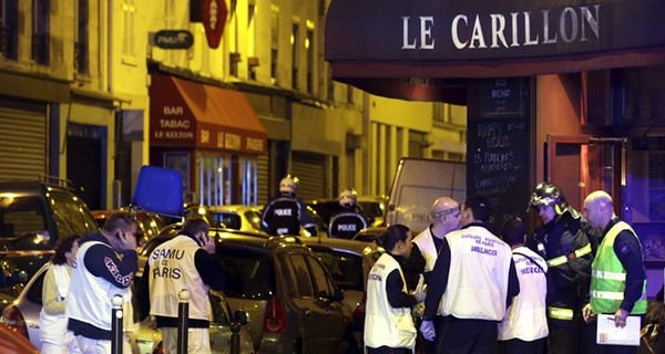 Появилось видео атаки террористов во время концерта в парижском 