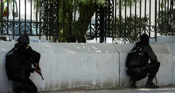 В Тунисе задержали 17 террористов, которые планировали расстрелы в отелях 