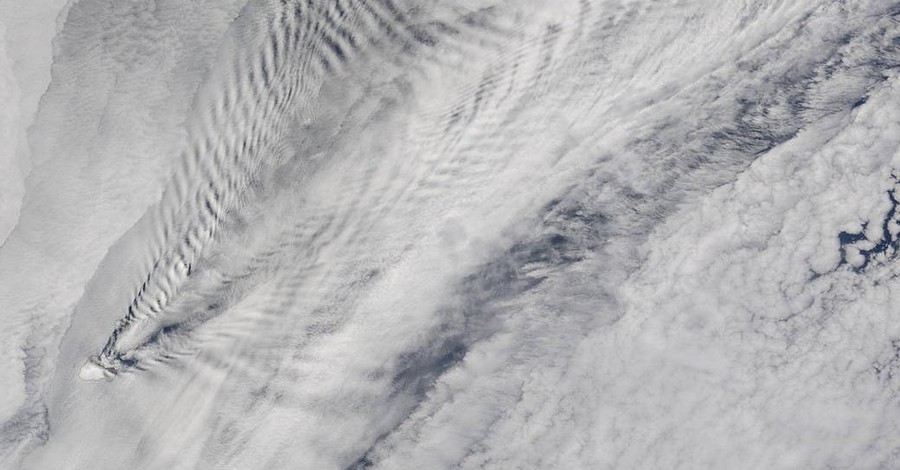 Фото дня: острова Принс-Эдуард утонули в необычных облаках