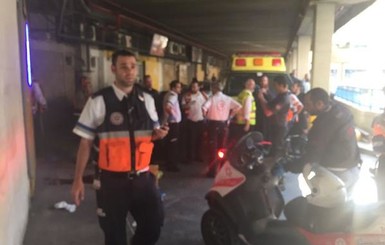 В Тель-Авиве мужчина с ножом напал на редакцию, погибли два человека
