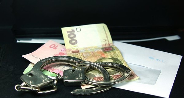 В Одессе двоих полицейских поймали на взятке в 50 тысяч гривен