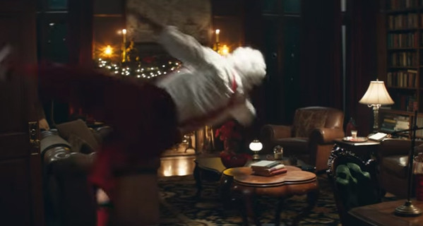 Хитом интернета стала реклама об ограблении Санта Клауса