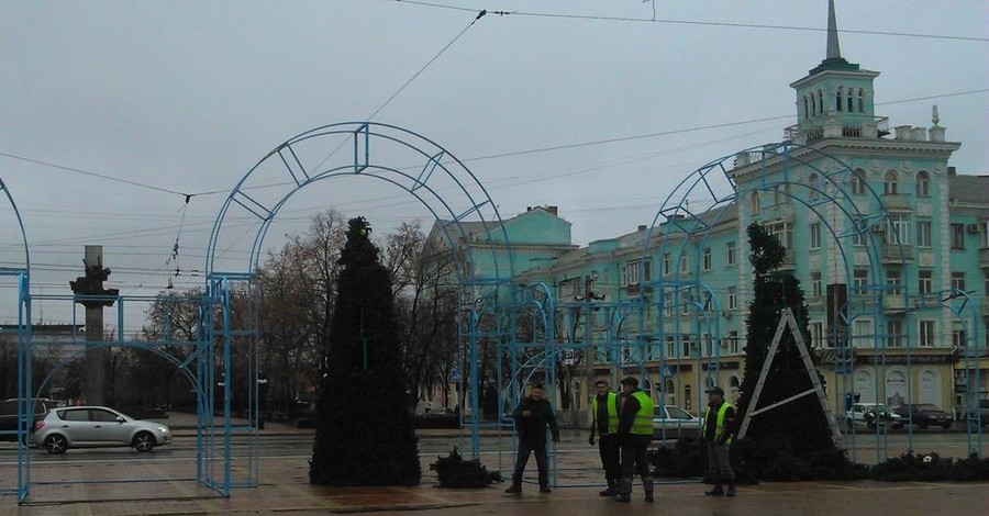 Луганск начали наряжать к Новому году