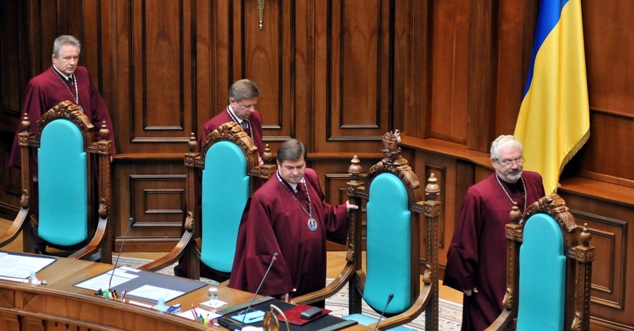 Порошенко снова готов менять Конституцию, чтобы восстановить доверие к судебной власти