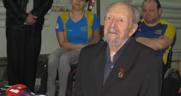 Во Львове умер 96-летний действующий тренер сборной Украины по стрельбе из лука