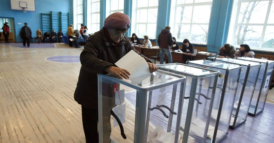 Выборы в Мариуполе: охраны больше, чем избирателей