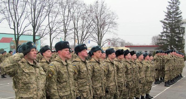 В армию в ноябре должны призвать 12 тысяч украинцев
