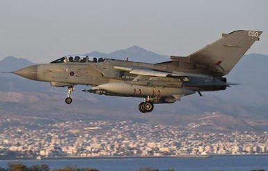 Британская авиация разбомбила нефтяные месторождения ИГИЛ в Сирии
