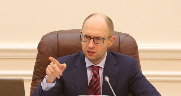 Яценюк заявил, что опоры ЛЭП могли взорвать россияне