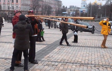 Трембиты из Ивано-Франковска для главной елки страны везли в Киев под потолком поезда