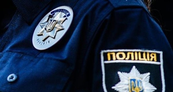 В Киеве пьяные мужчины разбили авто патрульной полиции
