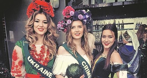 Украинка и россиянка подружились на конкурсе красоты
