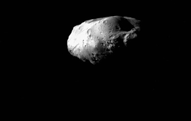 В НАСА показали первые детальные снимки одной из лун Сатурна - Прометея