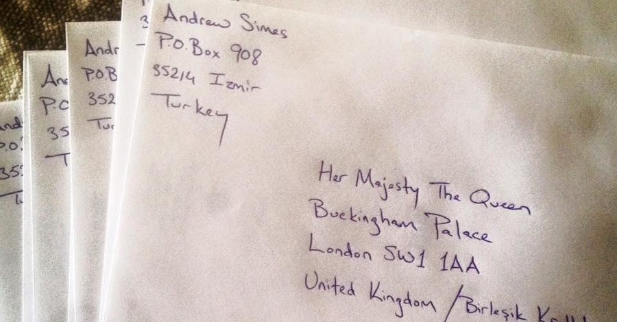 Турок 50 лет присылал королеве Елизавете рождественские открытки