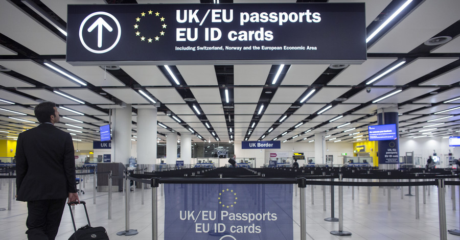 Шенгенские визы для украинцев отменят во второй половине 2016-го