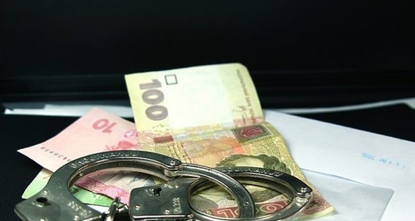 Чиновника Минюста задержали на взятке в 50 тысяч долларов