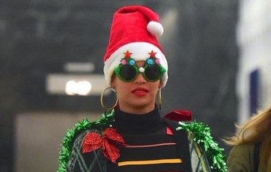 Бейонсе нарядилась в костюм новогодней елочки