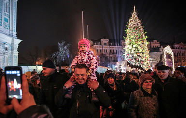 Как в Киеве главную елку страны зажигали: 50 тысяч зрителей и огромные пробки