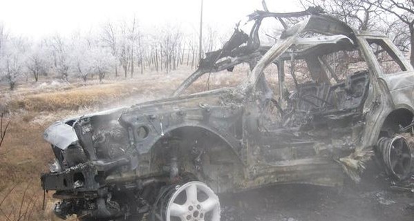В сети появились снимки взорванной машины главаря казаков 