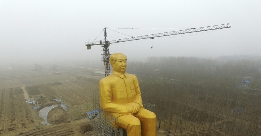 В Китае возвели гигантского Мао Цзэдуна