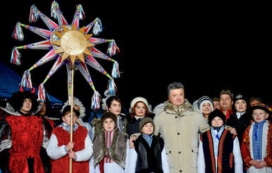 Порошенко поздравил украинцев с Рождеством и рассказал о надежде