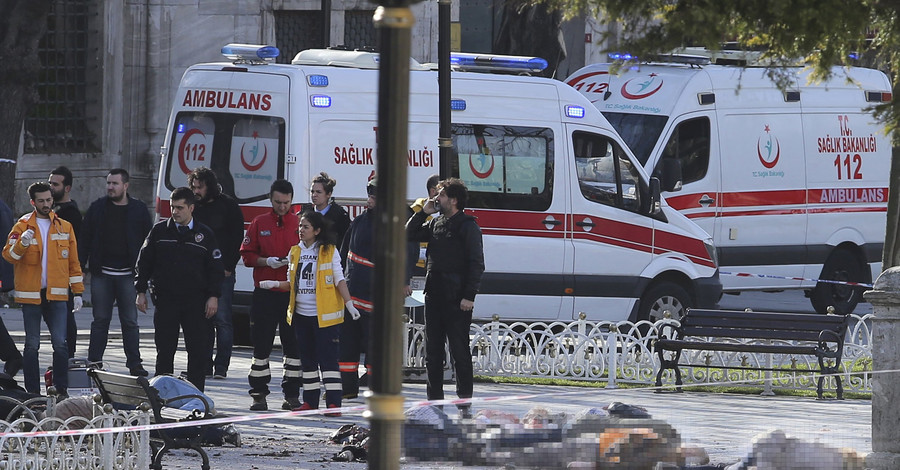 СМИ: в центре Стамбула взорвался террорист-смертник 