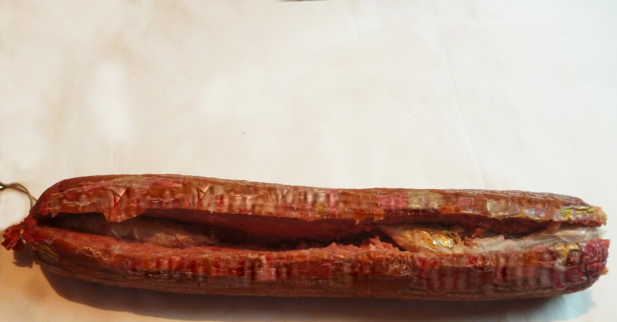 Салями с сюрпризом: зэку отправили наркотики в копченой колбасе