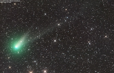 В воскресенье над Украиной можно будет любоваться двухвостой кометой