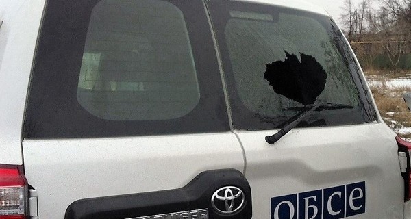 В Марьинке обстреляли машину миссии ОБСЕ