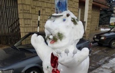 В Чопе соорудили снеговика-гаишника