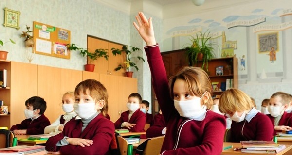 В киевской мэрии отказались пускать школьников на учебу