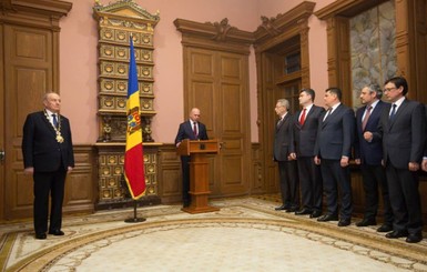 Новое правительство Молдовы тайком принесло присягу президенту 