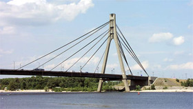 Разделитель на Московском мосту сделают раздвижным 