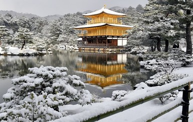 Японский остров впервые за 115 лет засыпало снегом
