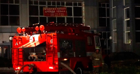 В Киеве горела высотка, погиб пожарный
