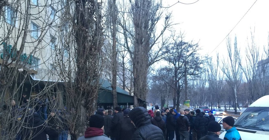 В Николаеве заблокировали собрание сторонников Медведчука 