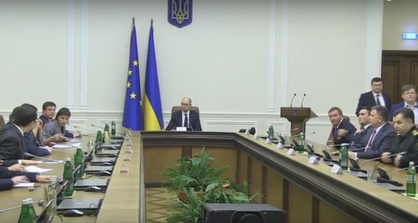 Яценюк начал экстренное заседание правительства 