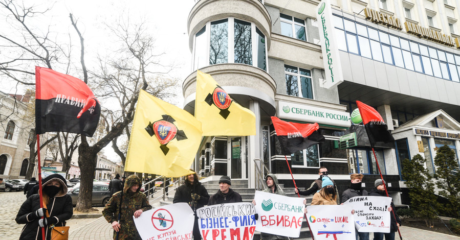 Сегодня в Одессе несколько десятков человек провели митинг