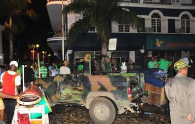 На Ямайке во время политического митинга застрелили двоих человек