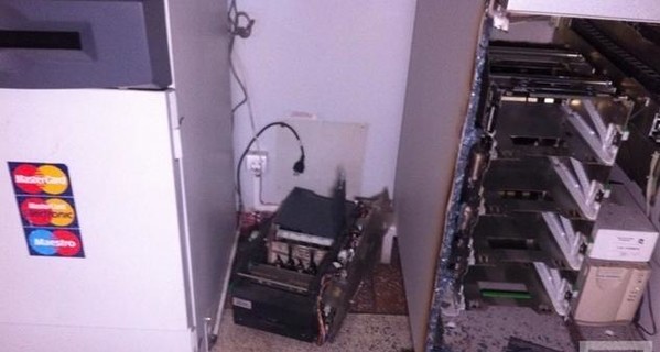 В Кривом Роге грабители взломали банкомат за считанные секунды